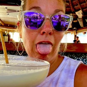 Meet your Posher, Elizabeth